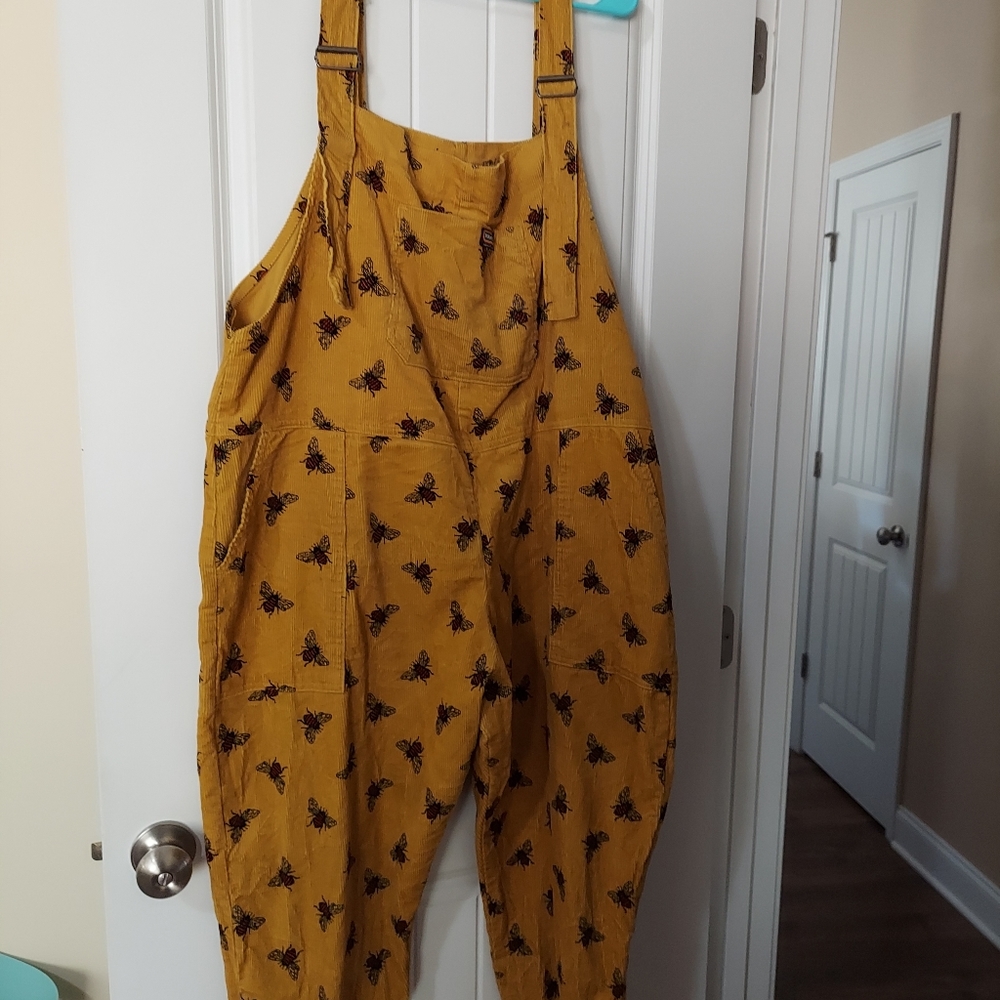 Run and Fly corduroy bee dungarees XXL
